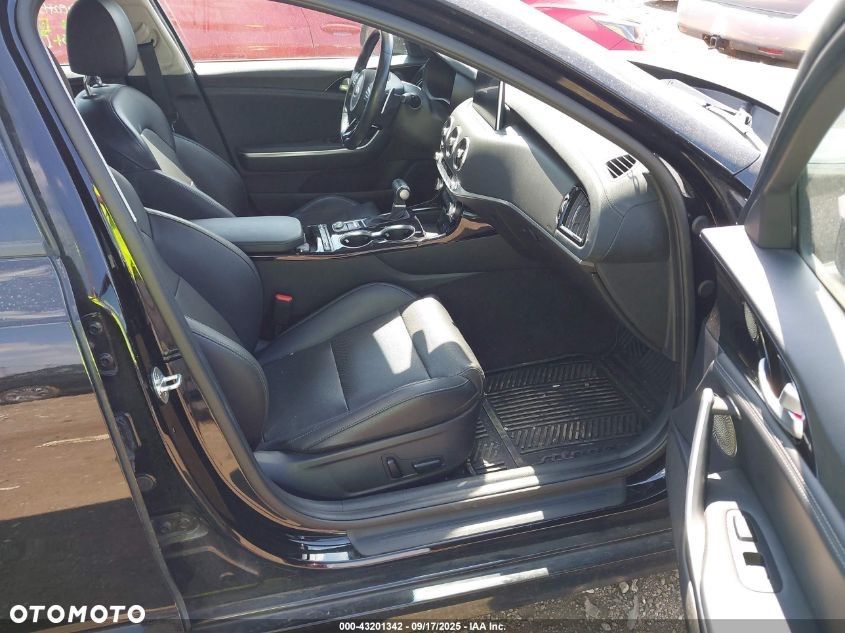 Kia Stinger - 4