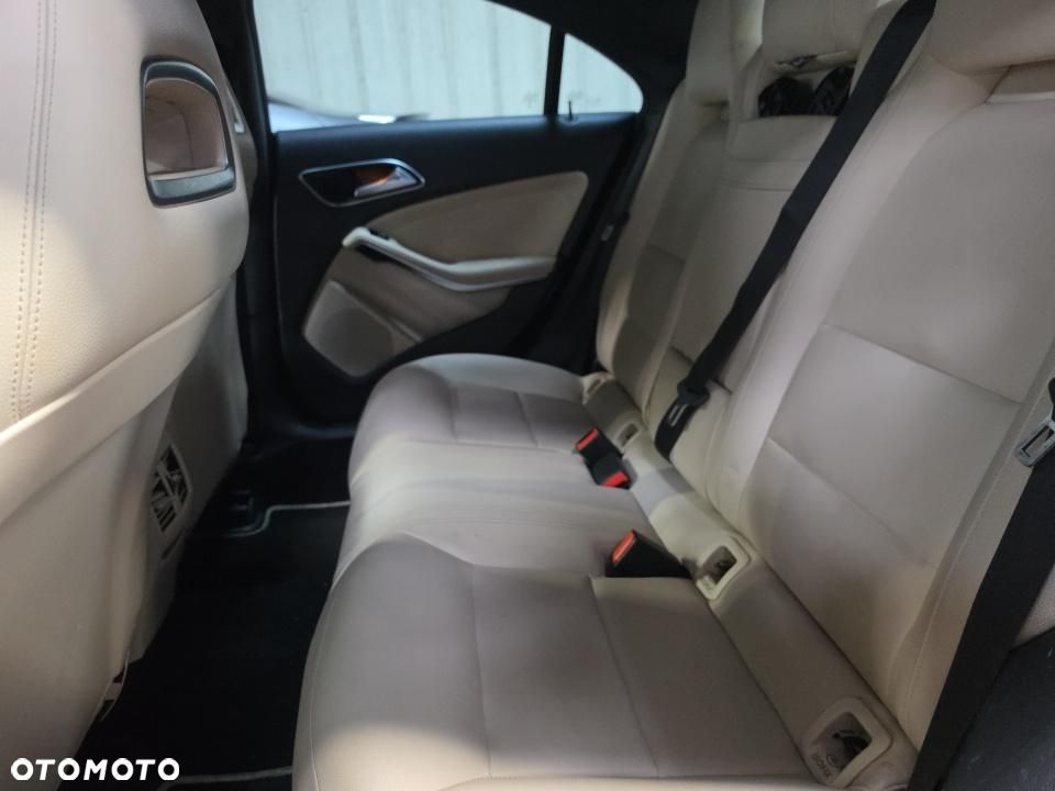 Mercedes-Benz CLA - 10
