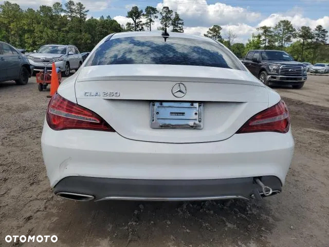 Mercedes-Benz CLA 250 4-Matic AMG Line - 6