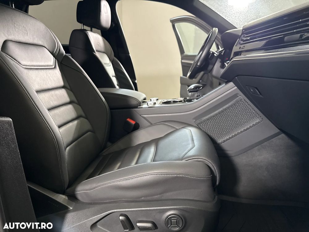 Volkswagen Touareg V6 TDI 4MOTION R-Line - 12