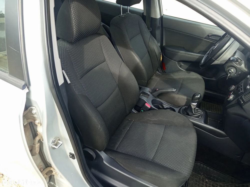 Hyundai i30 1.6 CRDi Base + - 11