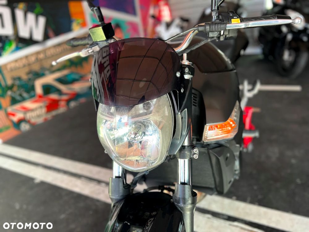 Suzuki GSR - 18