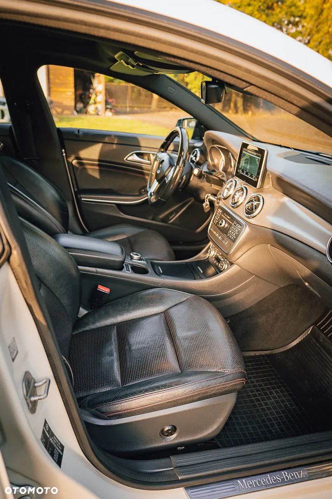 Mercedes-Benz CLA Shooting Brake 180 d 7G-DCT AMG Line - 16