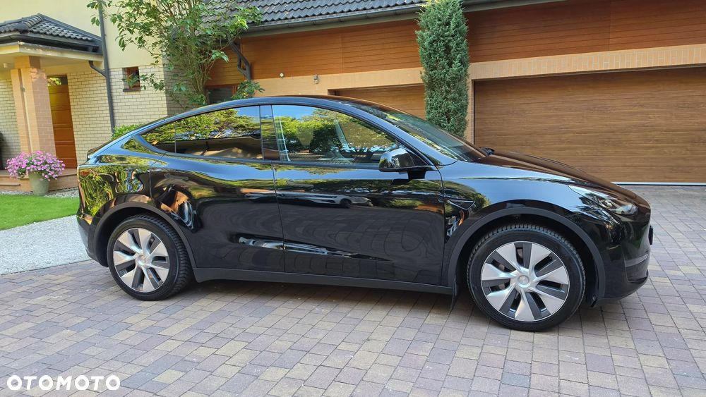 Tesla Model Y Long Range AWD - 2