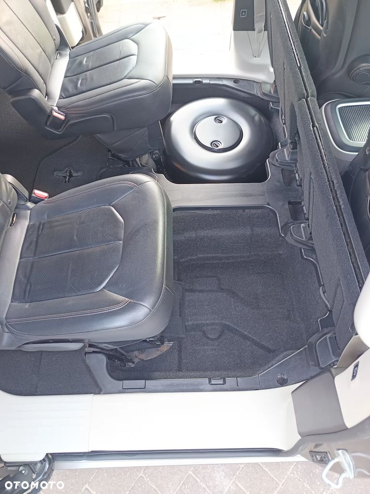 Chrysler Pacifica - 23