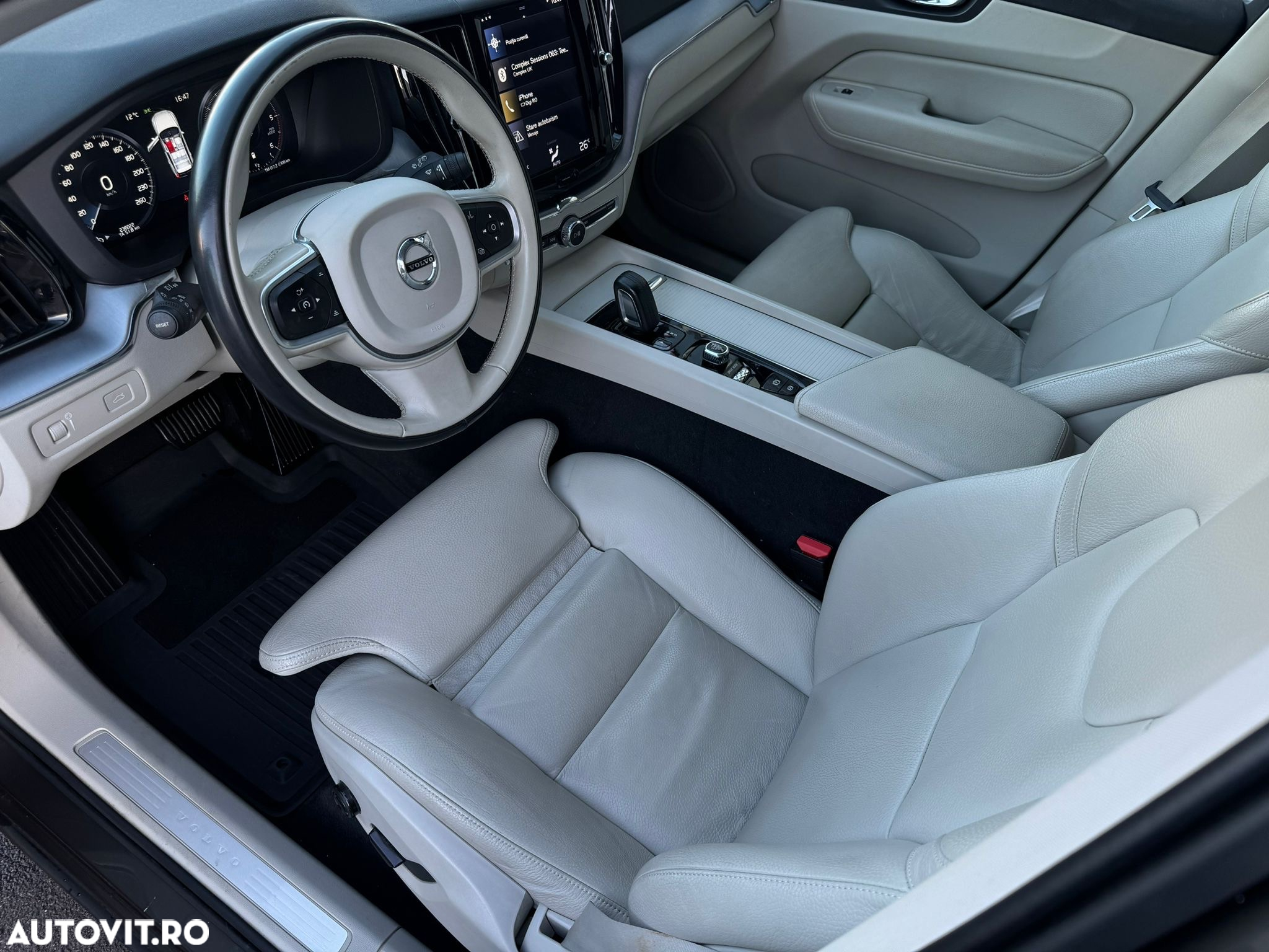 Volvo XC 60 B4 D Geartronic Momentum Pro - 4