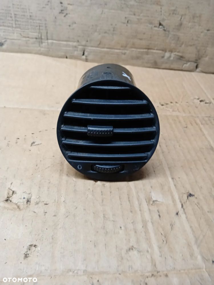 Kratka nawiewu prawy przód VW New Beetle 1C0837477 - 1