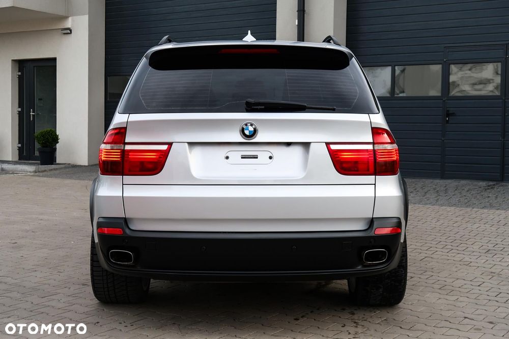 BMW X5 4.8i - 4