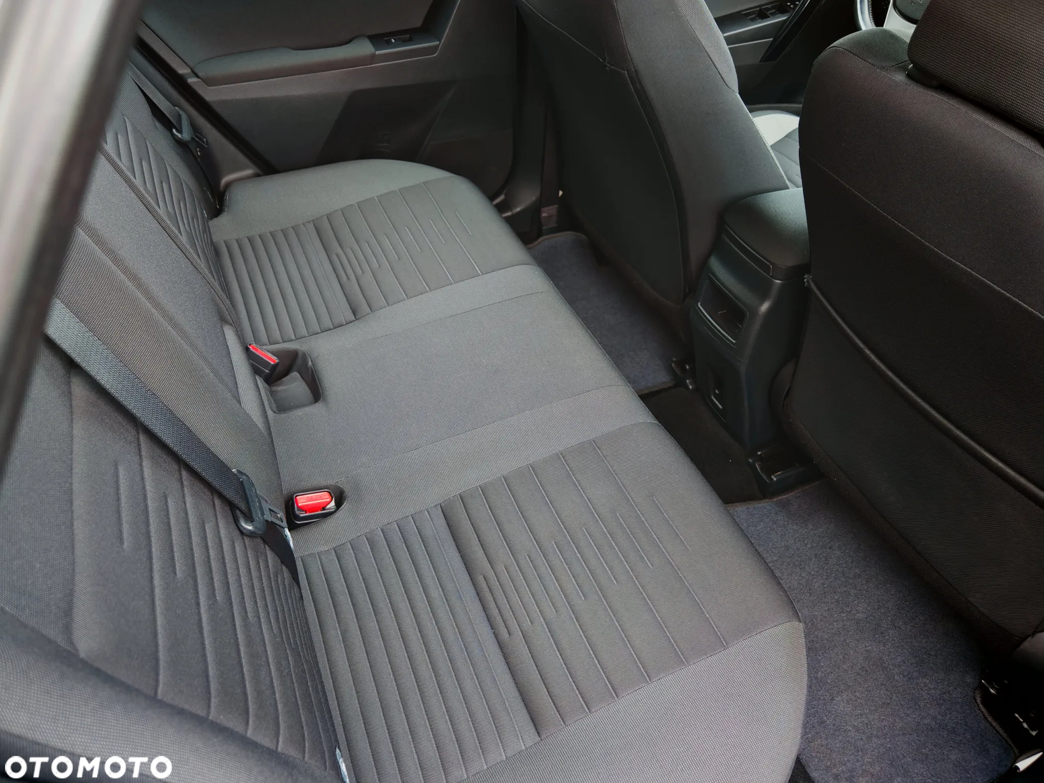 Toyota Auris 1.6 D-4D Premium - 24