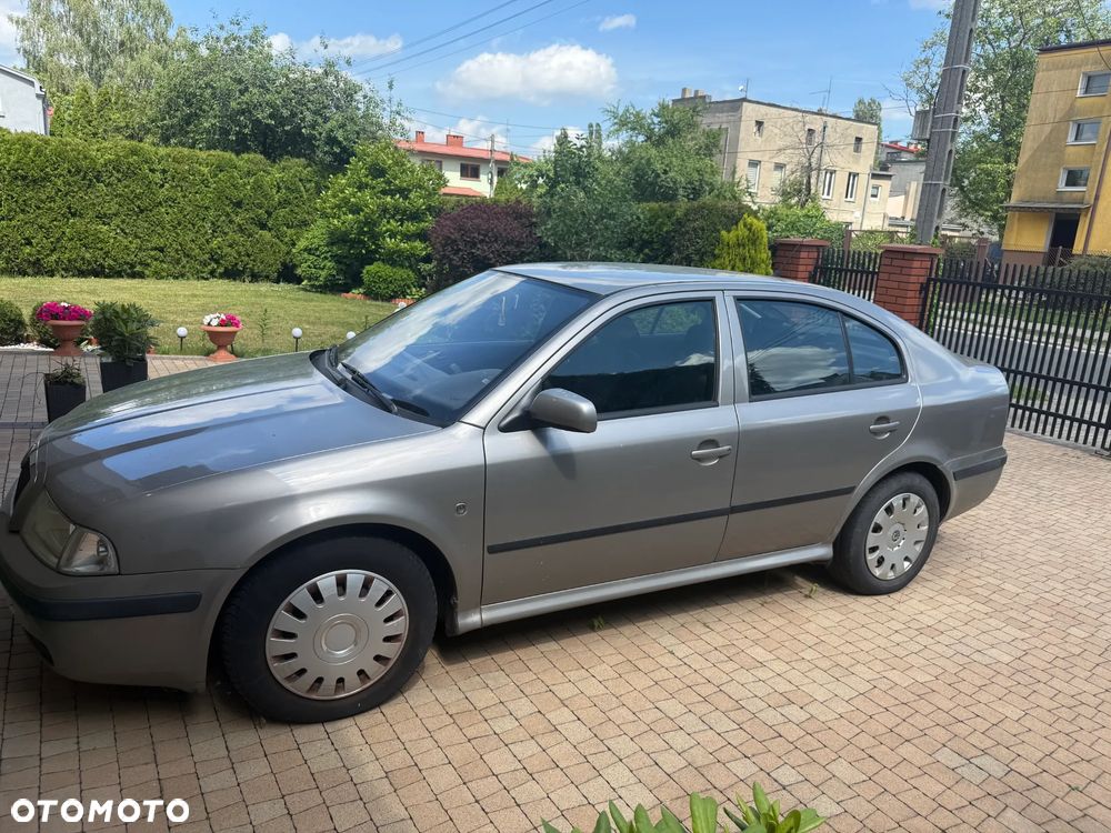 Skoda Octavia 1.6 Tour - 4