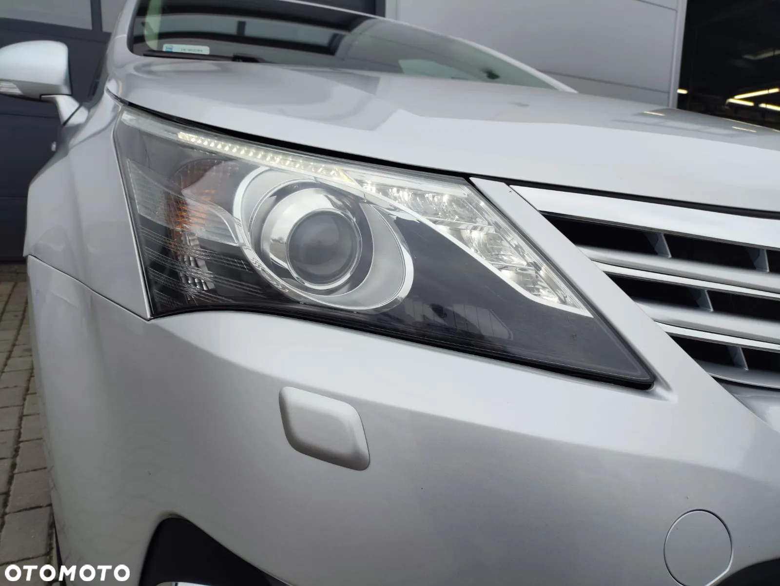 Toyota Avensis 1.8 Premium MS - 9