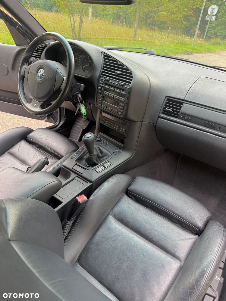 BMW Seria 3 323i - 26