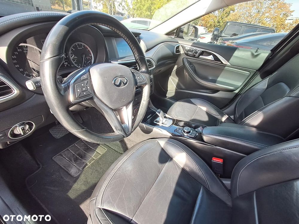 Infiniti QX30 2.0t Premium AWD 7DCT - 24