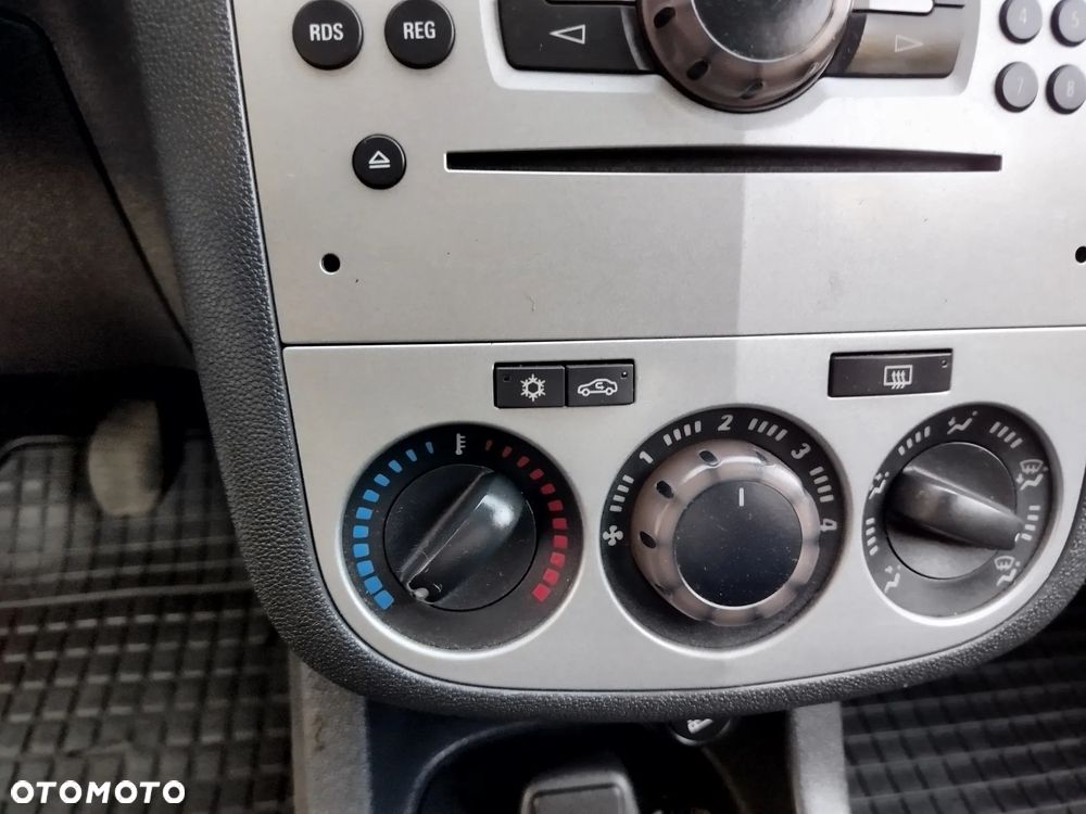 Opel Corsa 1.4 16V 150 Jahre - 32