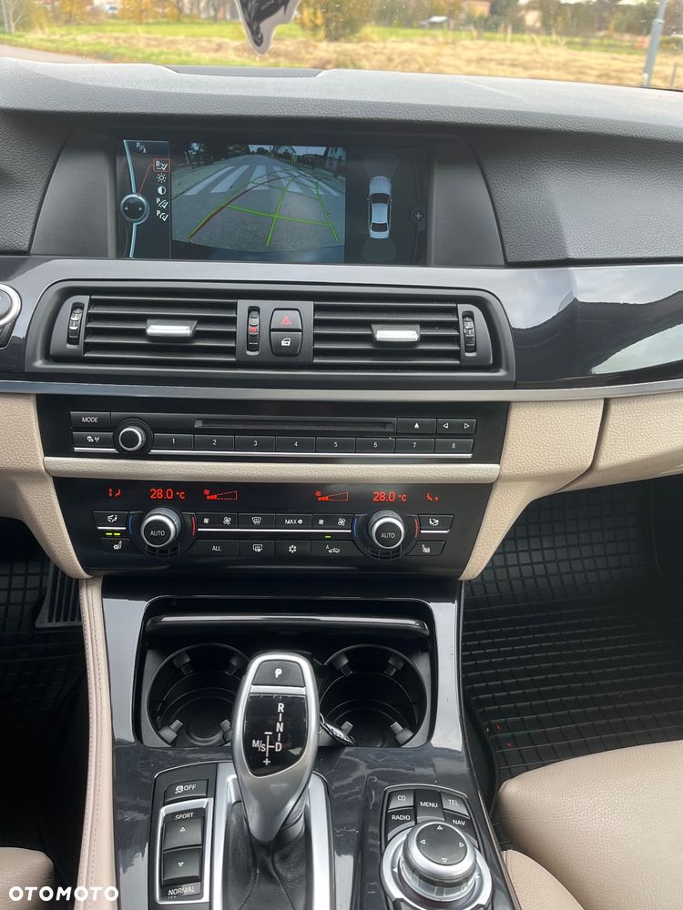 BMW Seria 5 525d Sport-Aut - 22