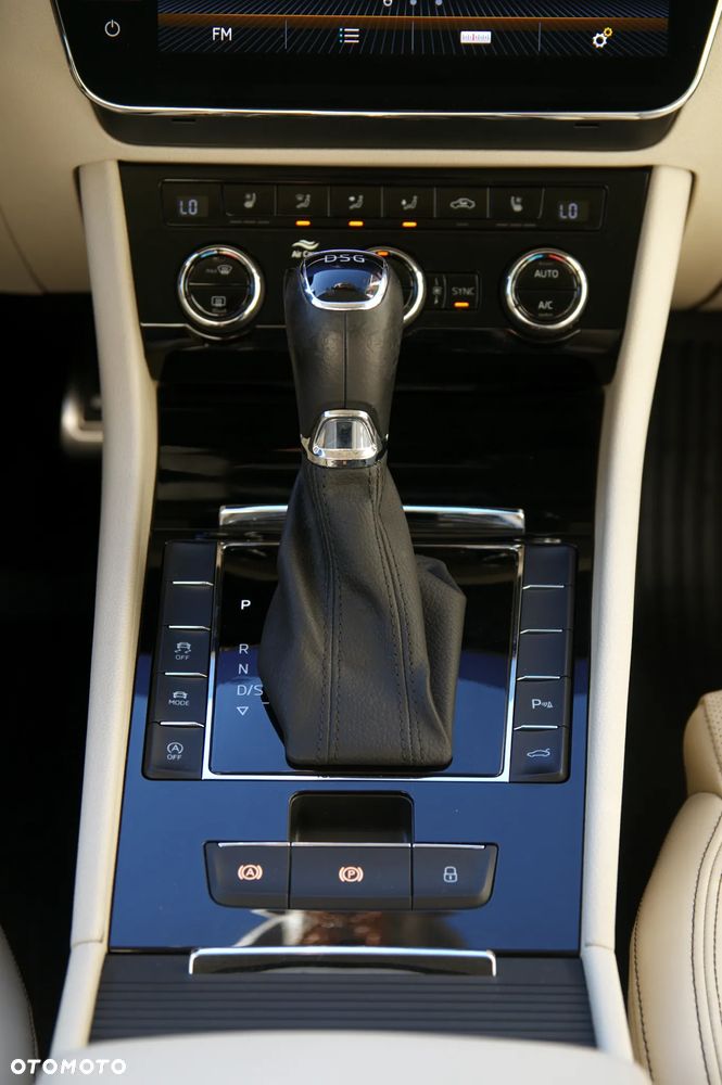 Skoda Superb 2.0 TSI L&K DSG - 17