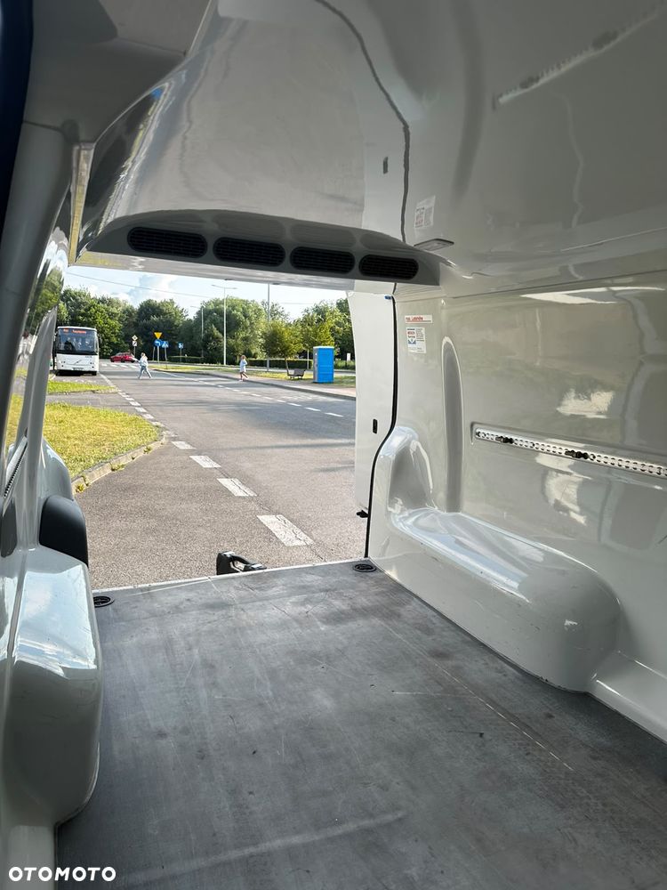Volkswagen Transporter T6.1 Long Izoterma - 28