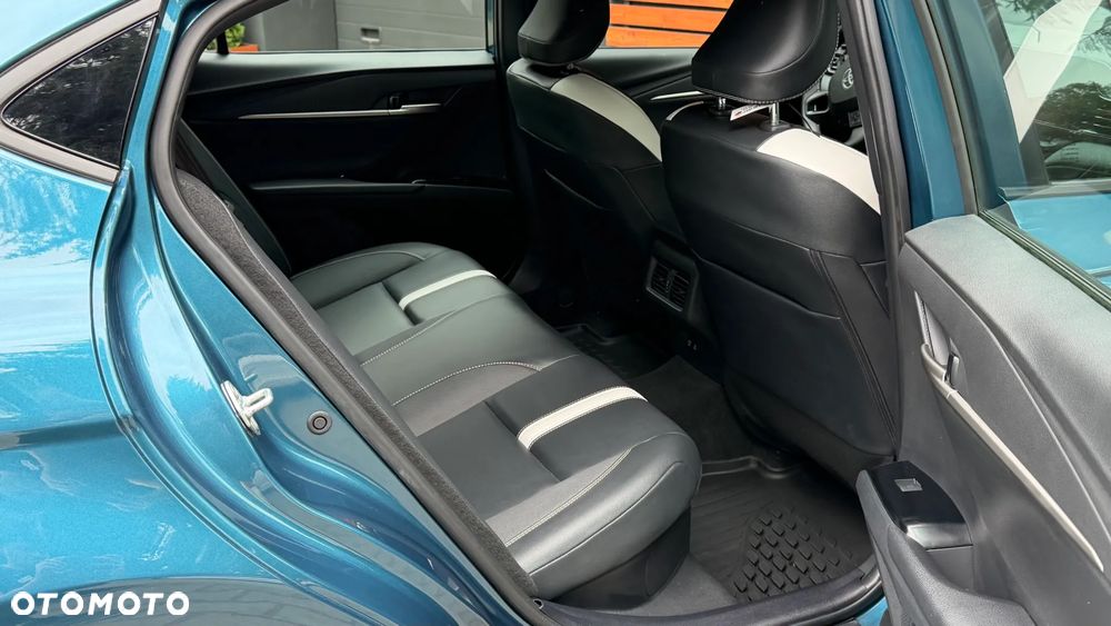 Toyota Camry - 16