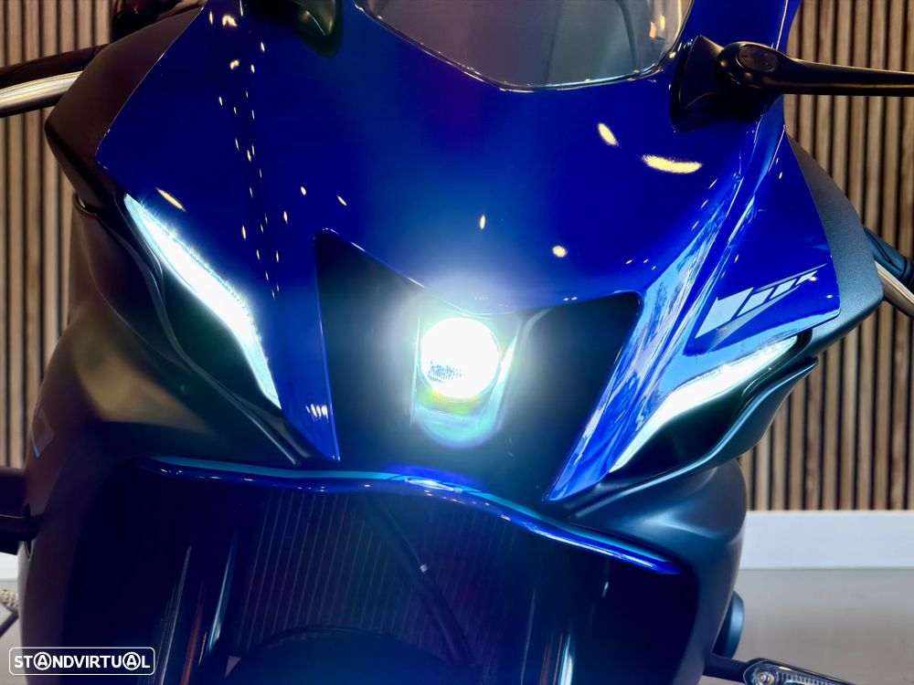 Yamaha YZF R7 - 11