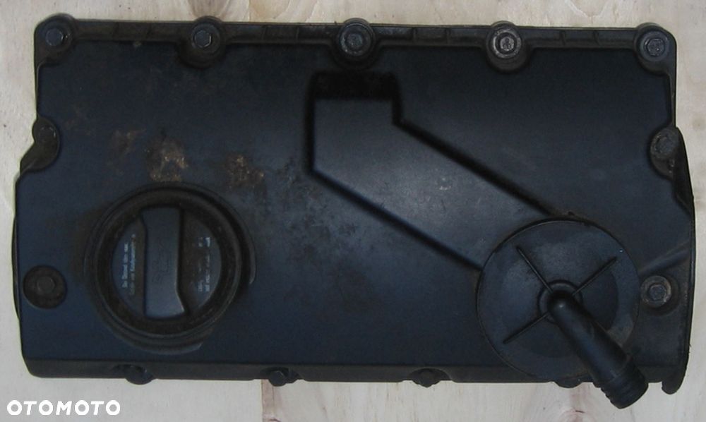pokrywa zaworów PASSAT B5 GOLF 1.9 TDI 038103469 - 1