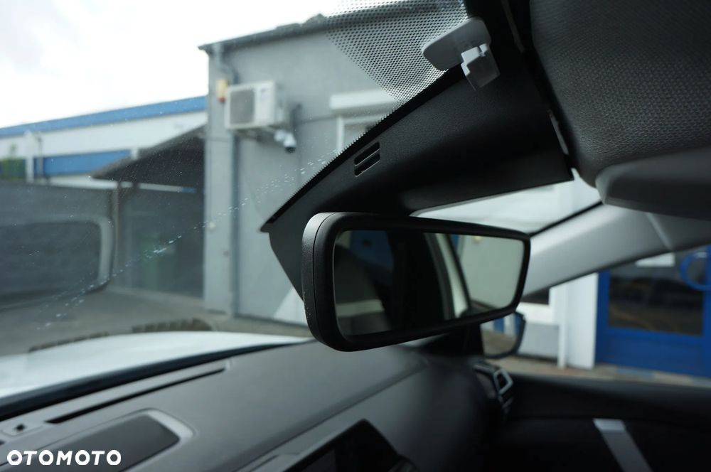 Citroën C4 BlueHDi 130 Stop&Start EAT8 SHINE - 27