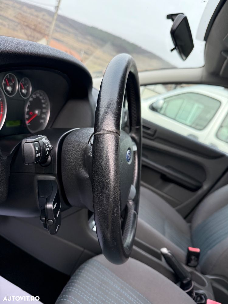 Ford Focus Turnier 1.6 16V Connection - 9