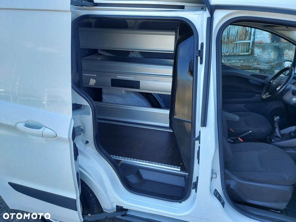Ford COURIER - 16