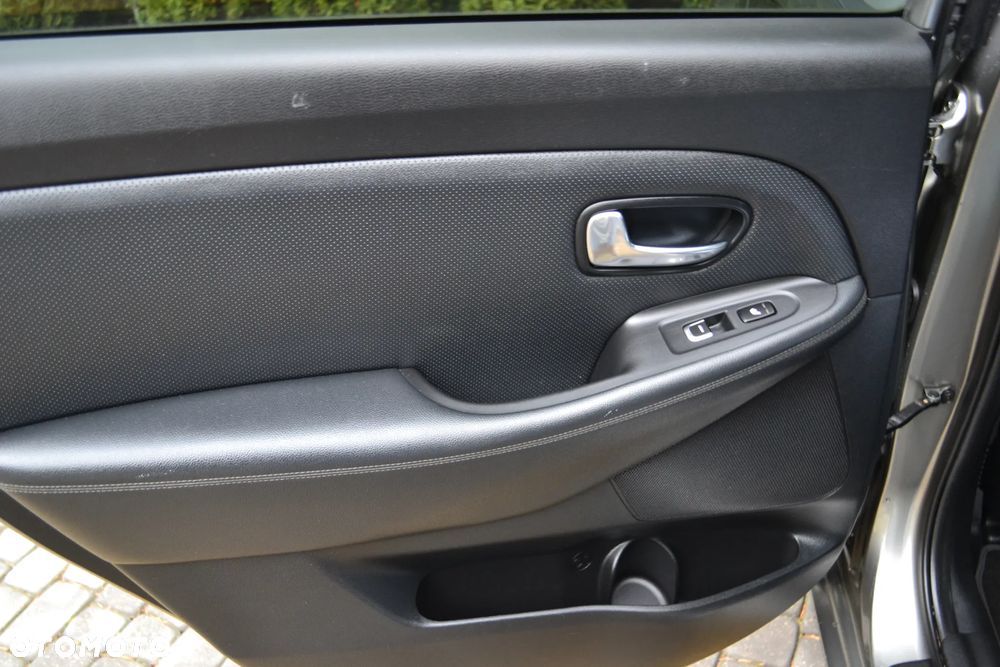 Kia Carens 1.7 CRDi Business Line 7os 7DCT - 28