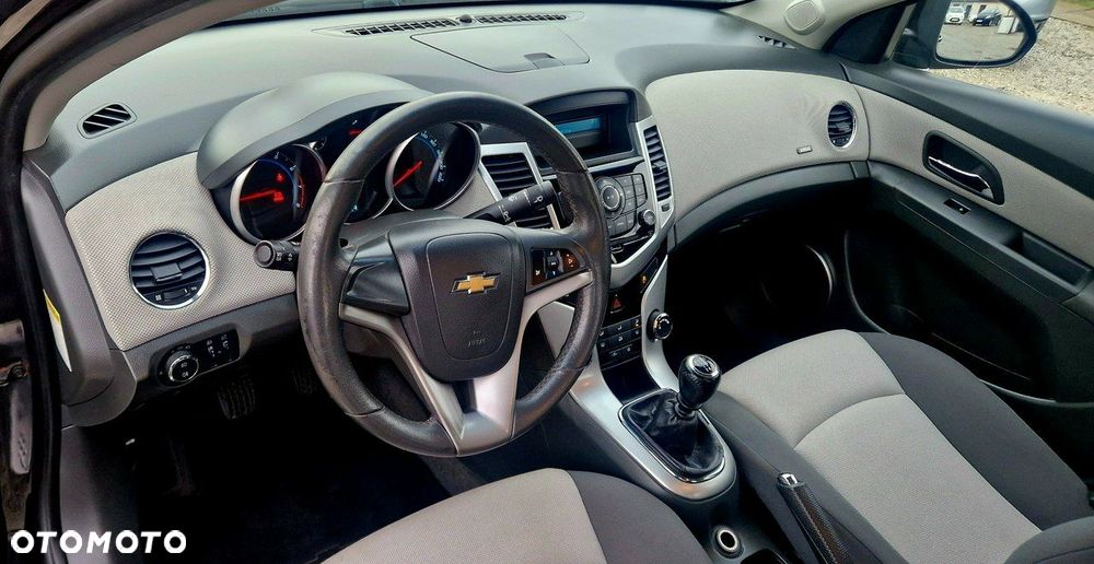 Chevrolet Cruze - 38