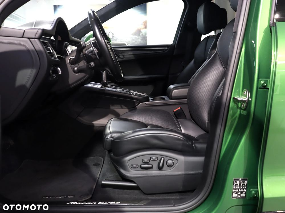 Porsche Macan Turbo - 17