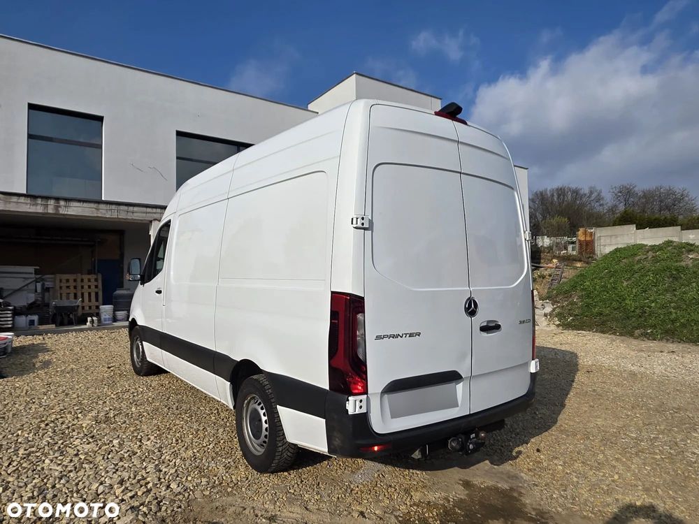 Mercedes-Benz Sprinter - 2