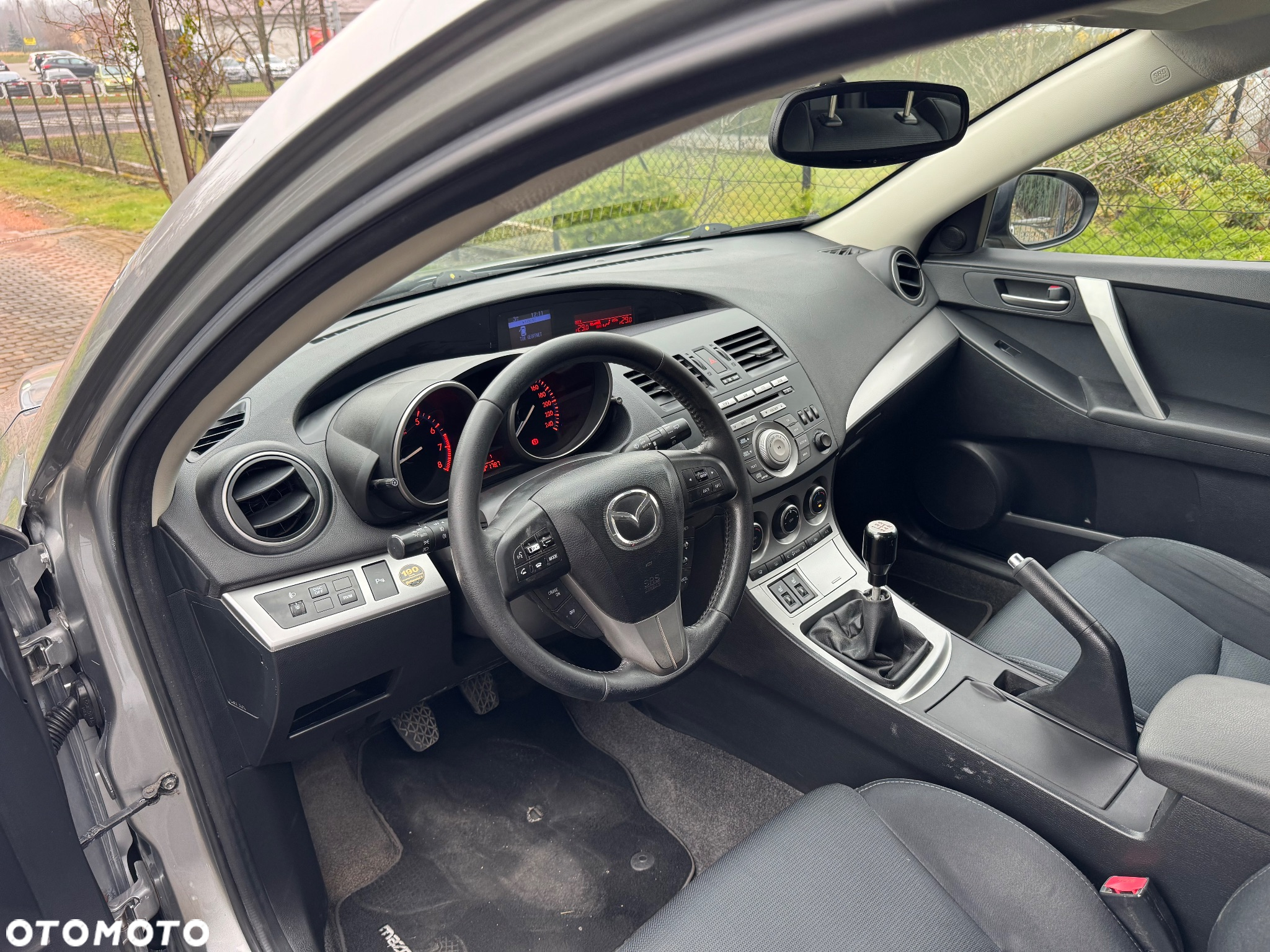 Mazda 3 1.6 Exclusive + - 15
