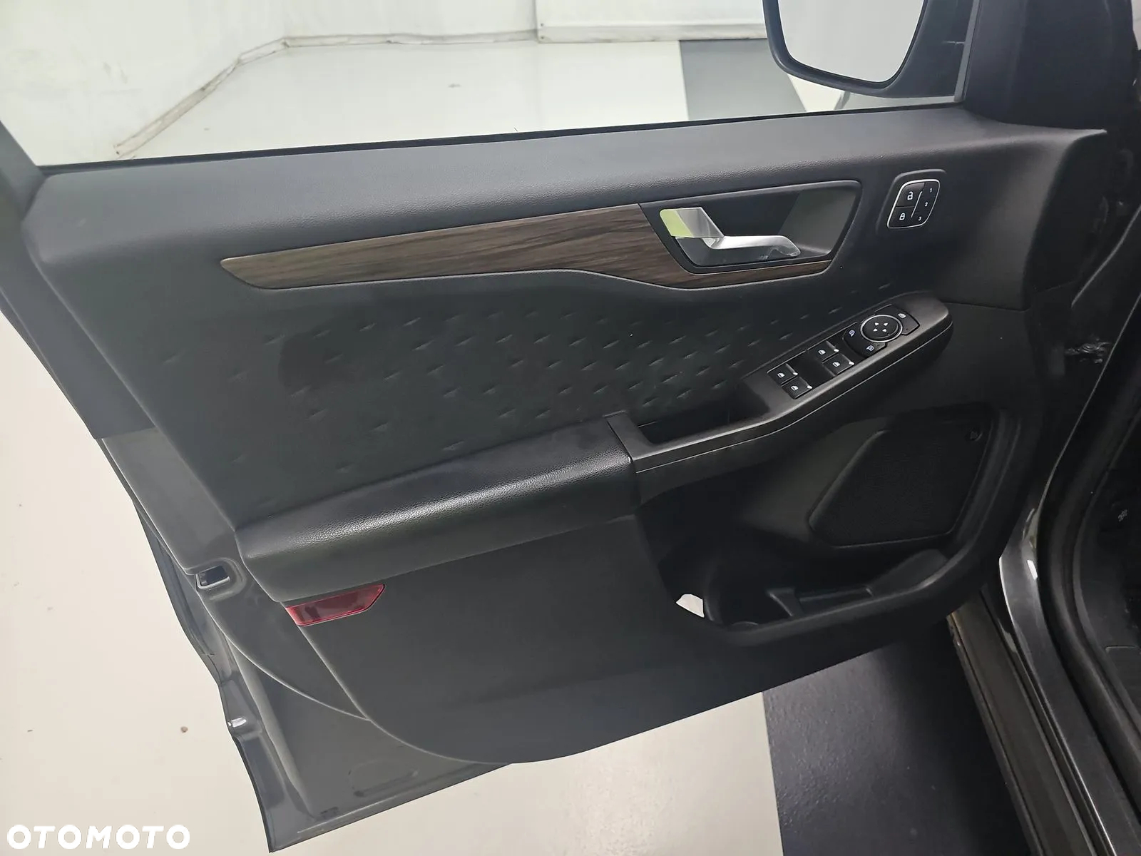 Ford Escape 2.0 EcoBoost AWD Titanium - 12