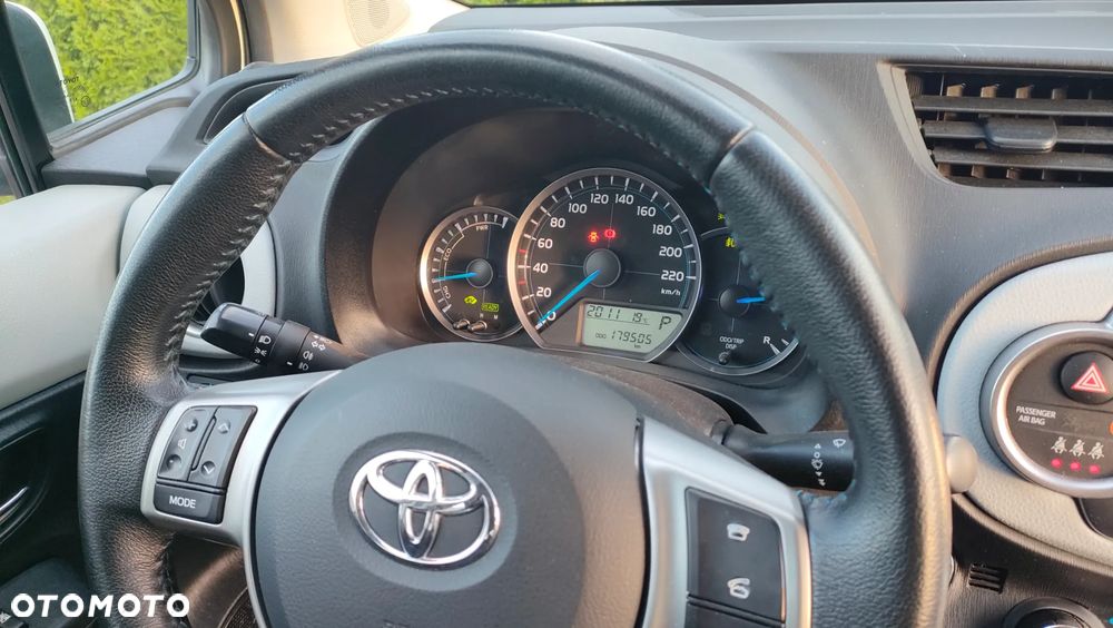 Toyota Yaris 1.5 VVT-i Style Selection - 8