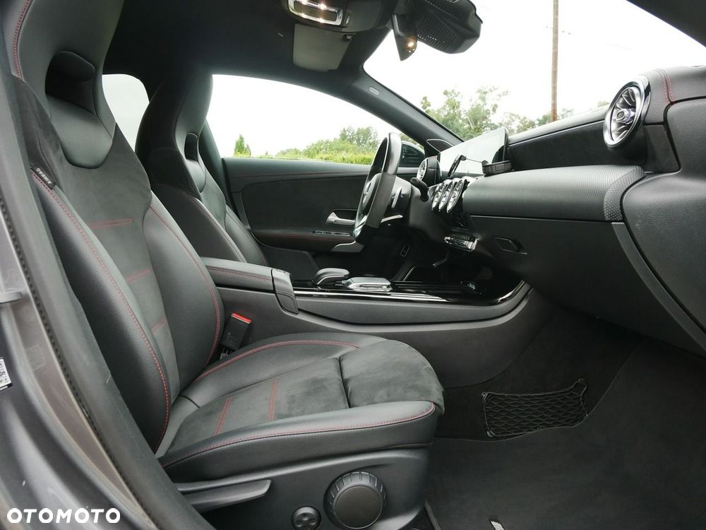 Mercedes-Benz CLA 250 4-Matic AMG Line 7G-DCT - 30