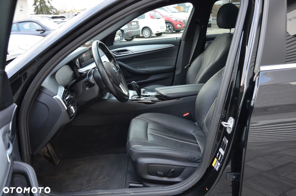 BMW Seria 5 520e Luxury Line - 14