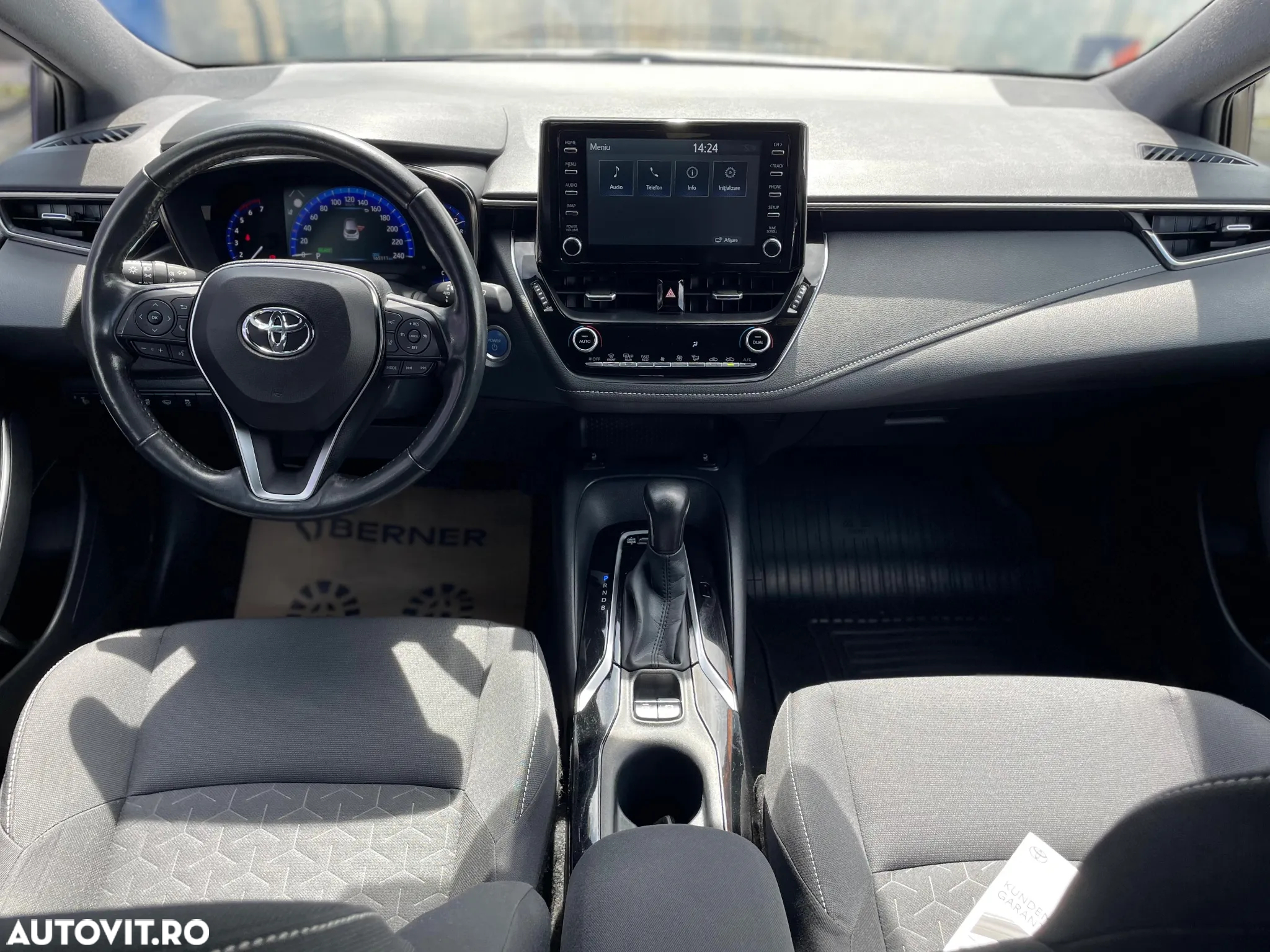 Toyota Corolla 1.8 Hybrid Comfort - 28
