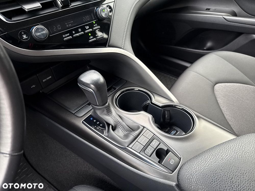 Toyota Camry 2.5 Hybrid Comfort CVT - 25