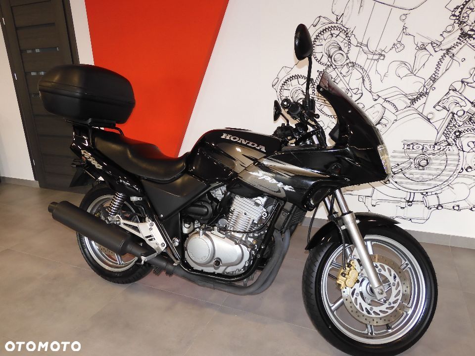 Honda CB - 1