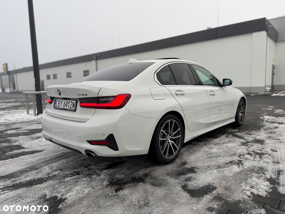 BMW Seria 3 330i Sport Line - 5