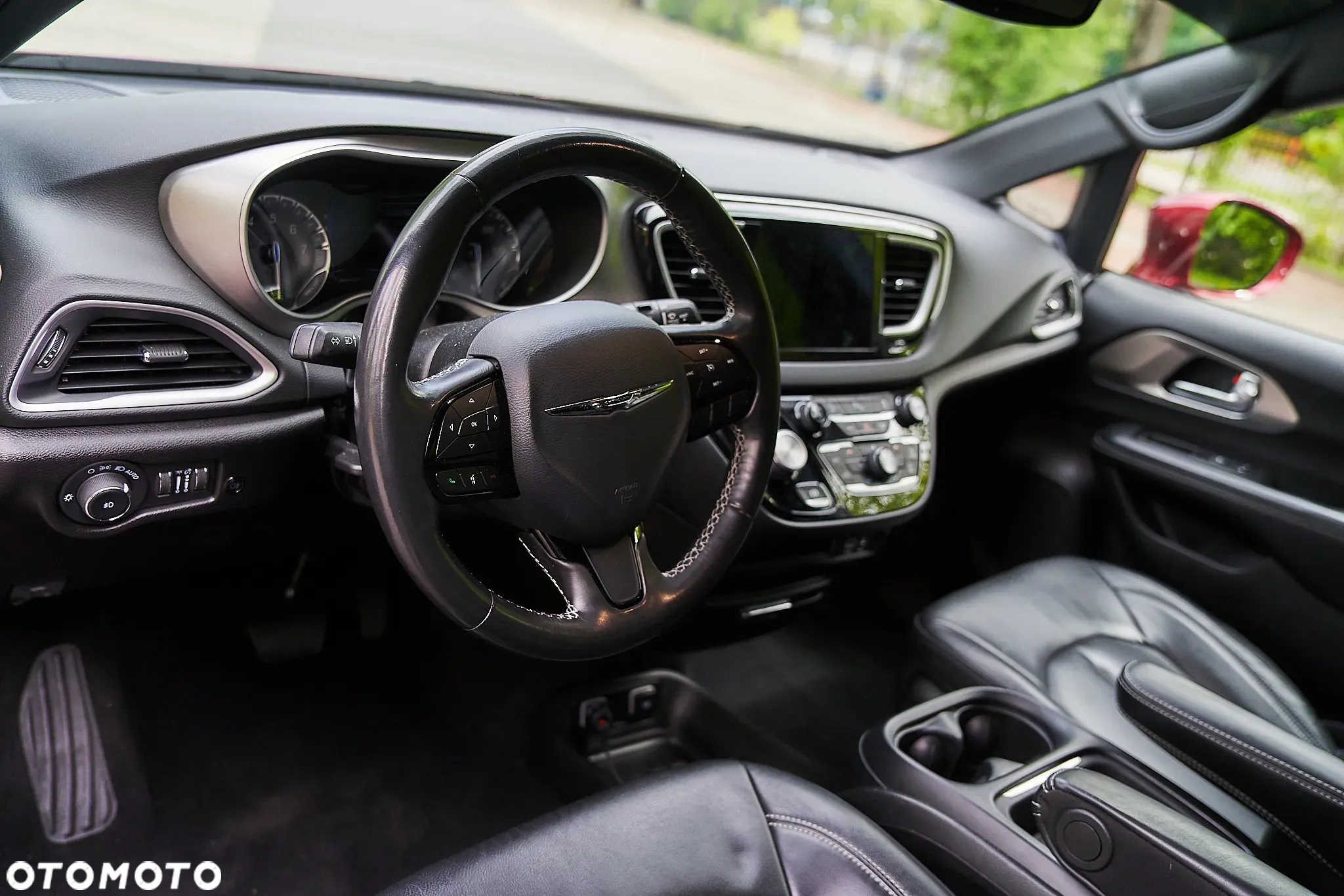 Chrysler Pacifica - 12