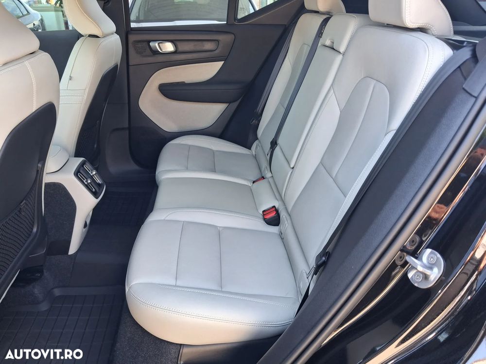 Volvo XC 40 B3 AT FWD MHEV Plus Dark - 37