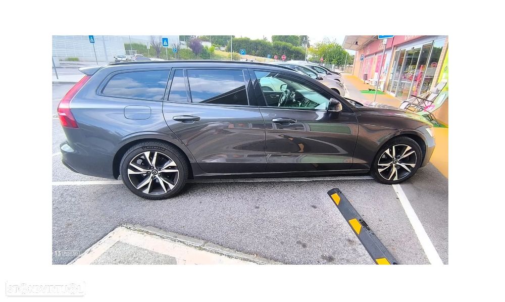 Volvo V60 2.0 B4 Plus Dark Auto - 2