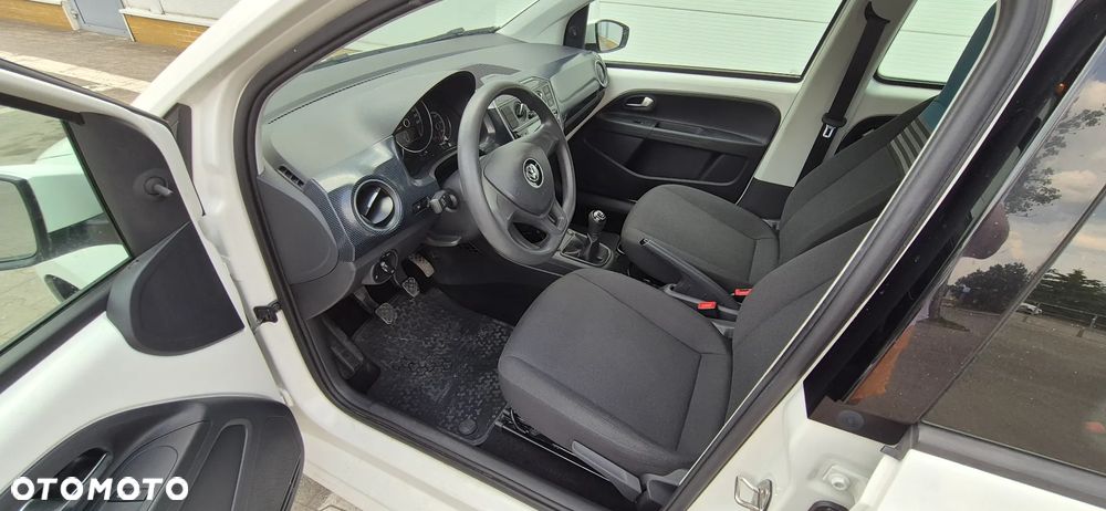 Volkswagen up! Standard - 6