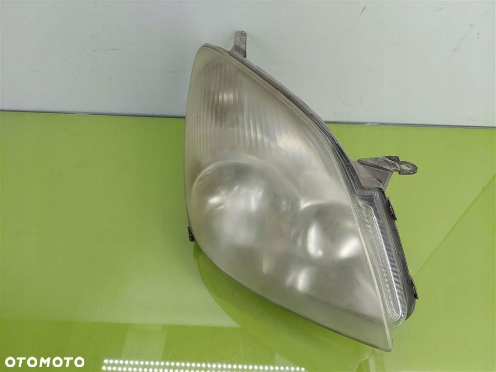 Reflektor lampa przód prawa Toyota Corolla Verso I 2001-2004 UPM60GF20 - 1