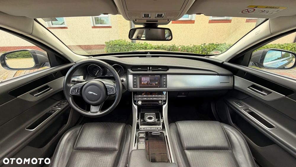 Jaguar XF 20d Prestige - 21