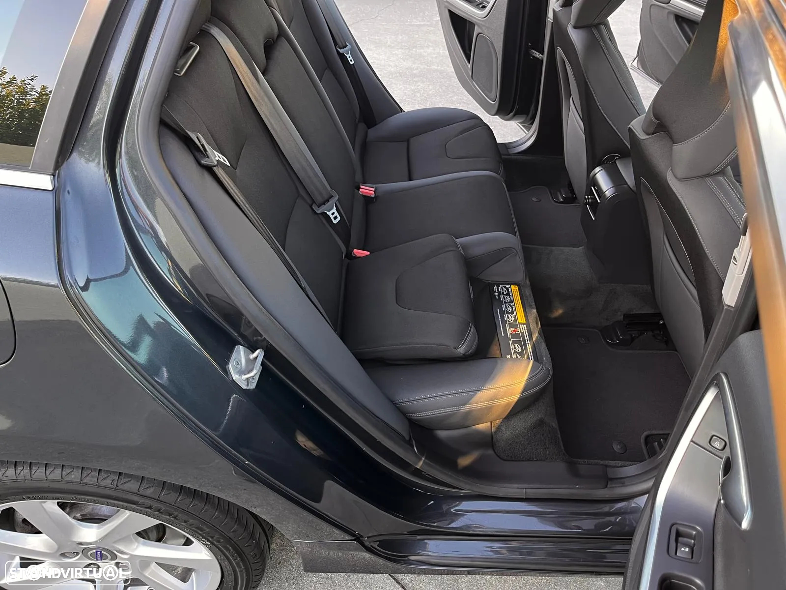 Volvo V60 1.6 D2 Momentum Eco Powershift - 7