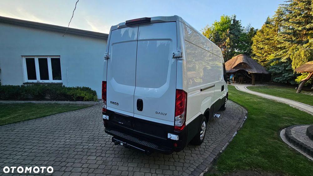 Iveco Daily 35S17 3,0D 170KM I Właściciel L2H2 Średniak Hak 3,5T Webasto Klima Fotel Bujany - 8