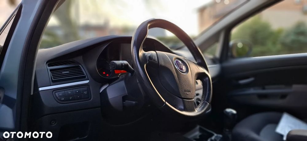 Fiat Linea 1.3 MJ 16V Dynamic - 37