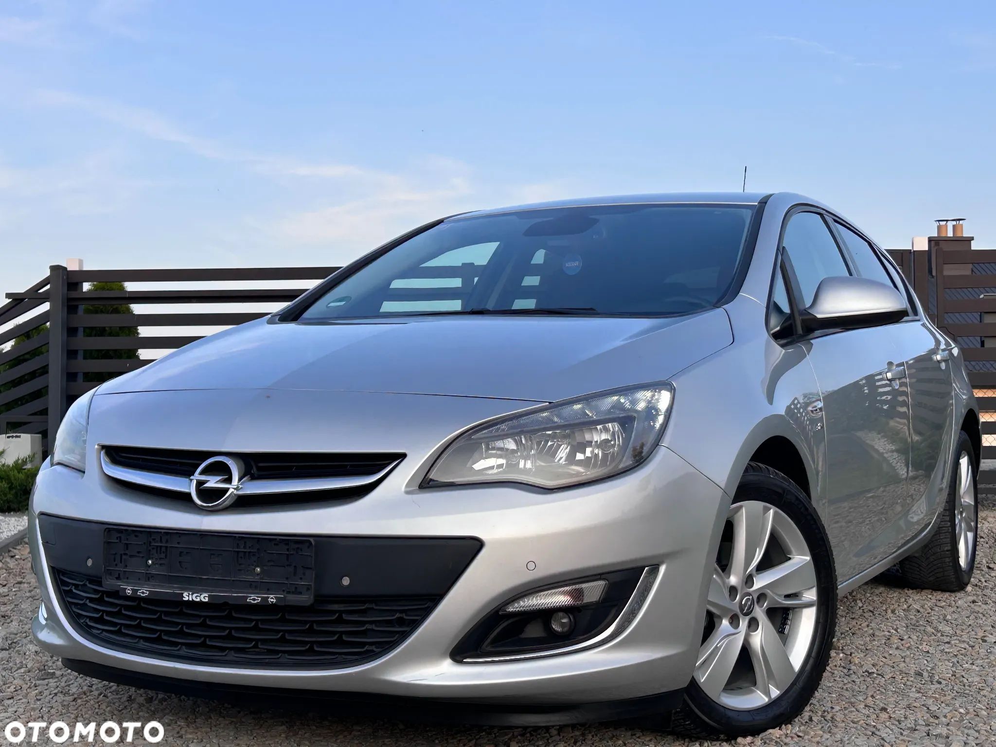 Opel Astra 1.4 Turbo Design Edition - 1